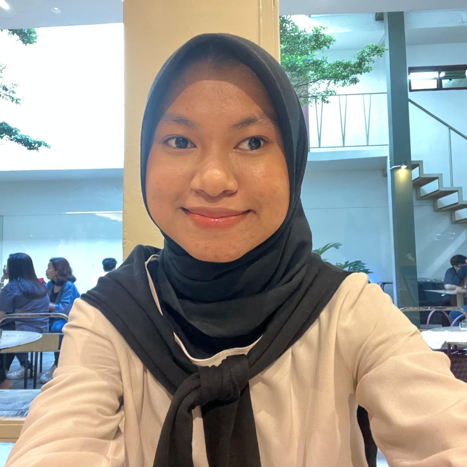Ms Dhifa